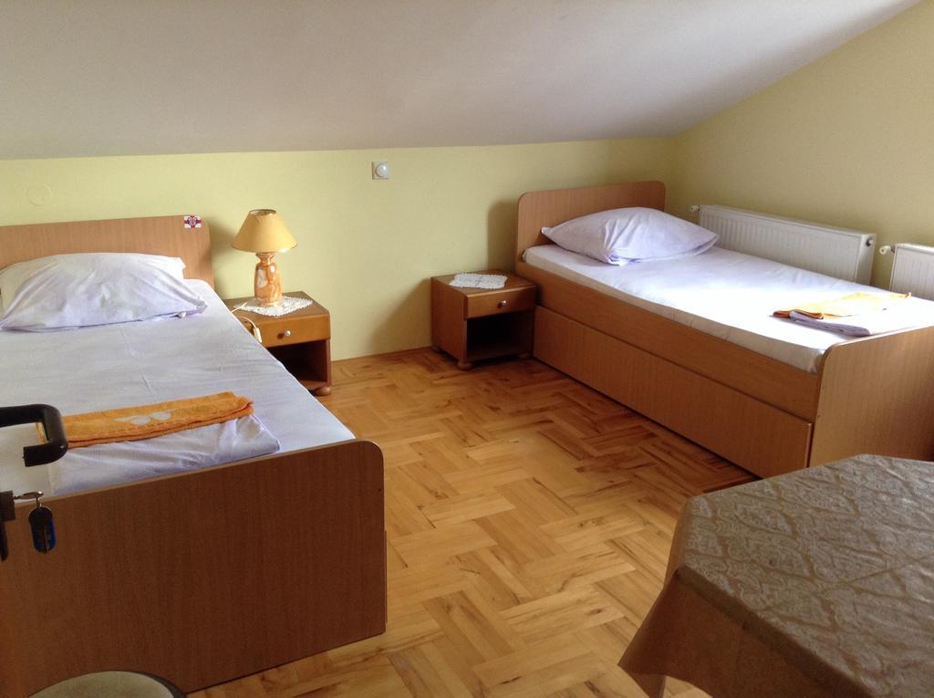 Apartamento Pansion Velickovic Niska Banja Habitación foto