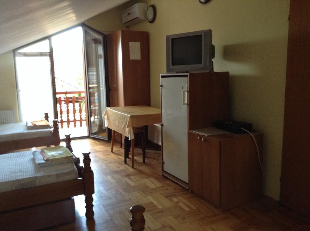 Apartamento Pansion Velickovic Niska Banja Habitación foto